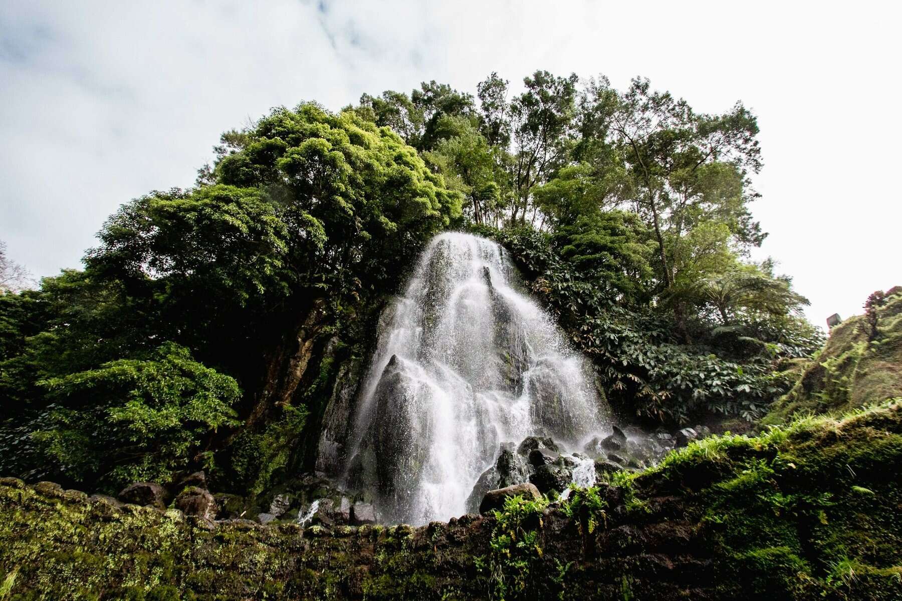 azores-sao-miguel-Ribeira-dos-Caldeirões-waterfall