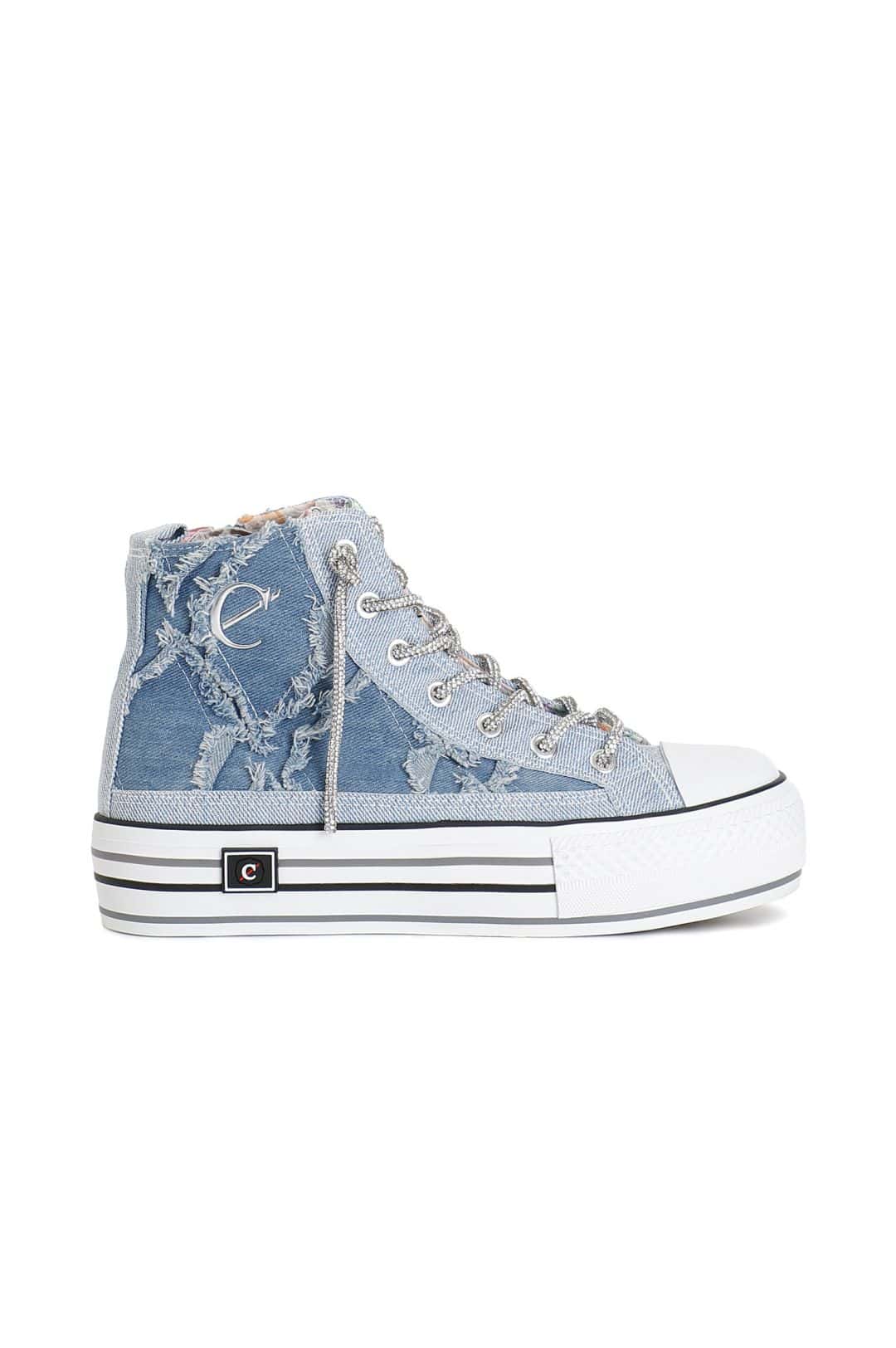 Mittelhohe Sneakers aus ausgefranstem Denim mit Strass-Schnürsenkeln in Jeans – Bild 1