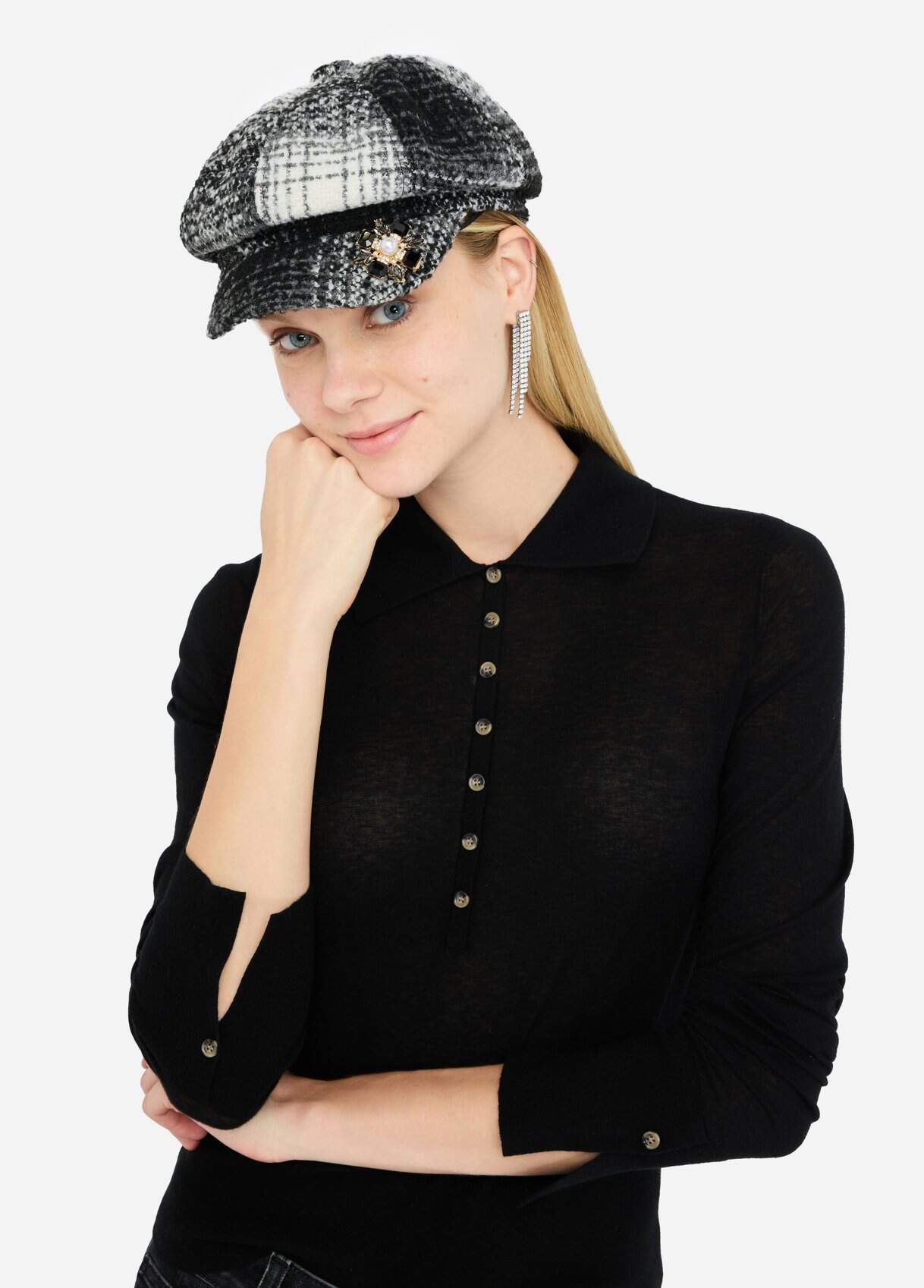 Karomütze mit Brosche – Bild 1