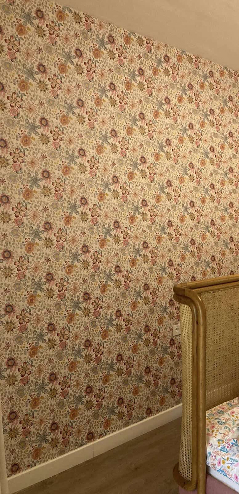 Vintage floral wallpaper in ECO FARM VİLLALARI GÜMÜŞLÜK BODRUM interior.