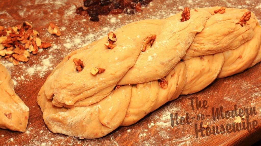 Vánočka - Czech Christmas Bread | The Not so Modern Housewife Braide