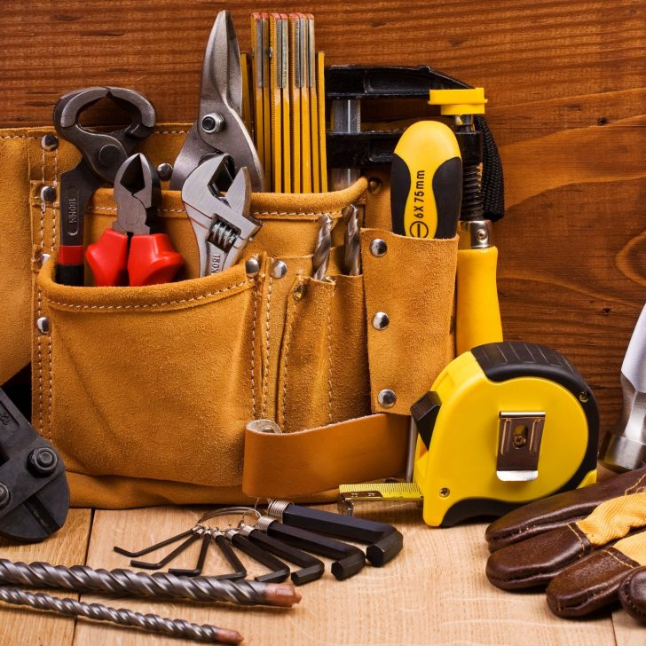 60+ Unexpected Christmas Gift Ideas for Housewives That They Will Truly Cherish | The Not so Modern Housewife tool belt with tools for home maintenance - Christmas gift idea for housewives