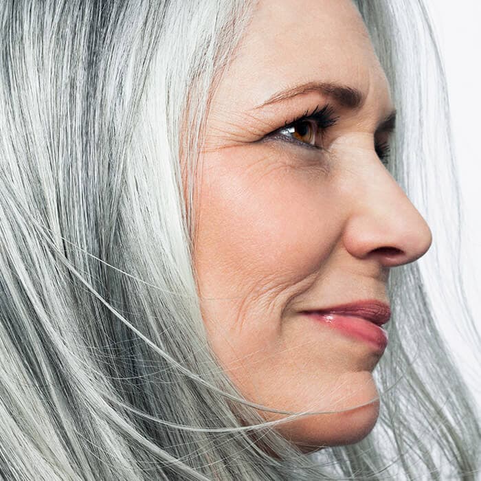 Make-up für eine 50-jährige Frau