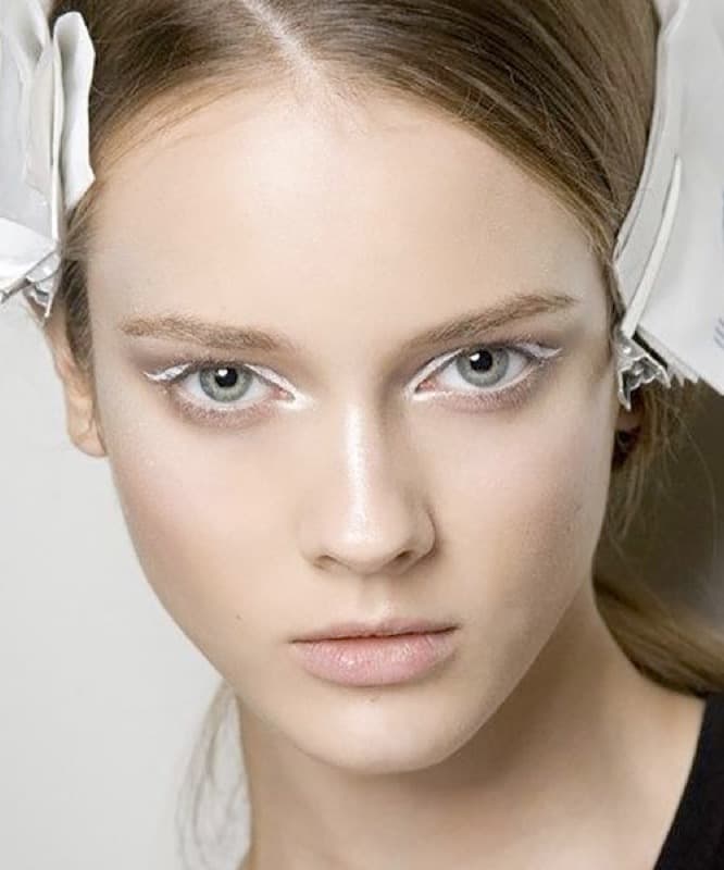 Weißer Eyeliner für helle Augen