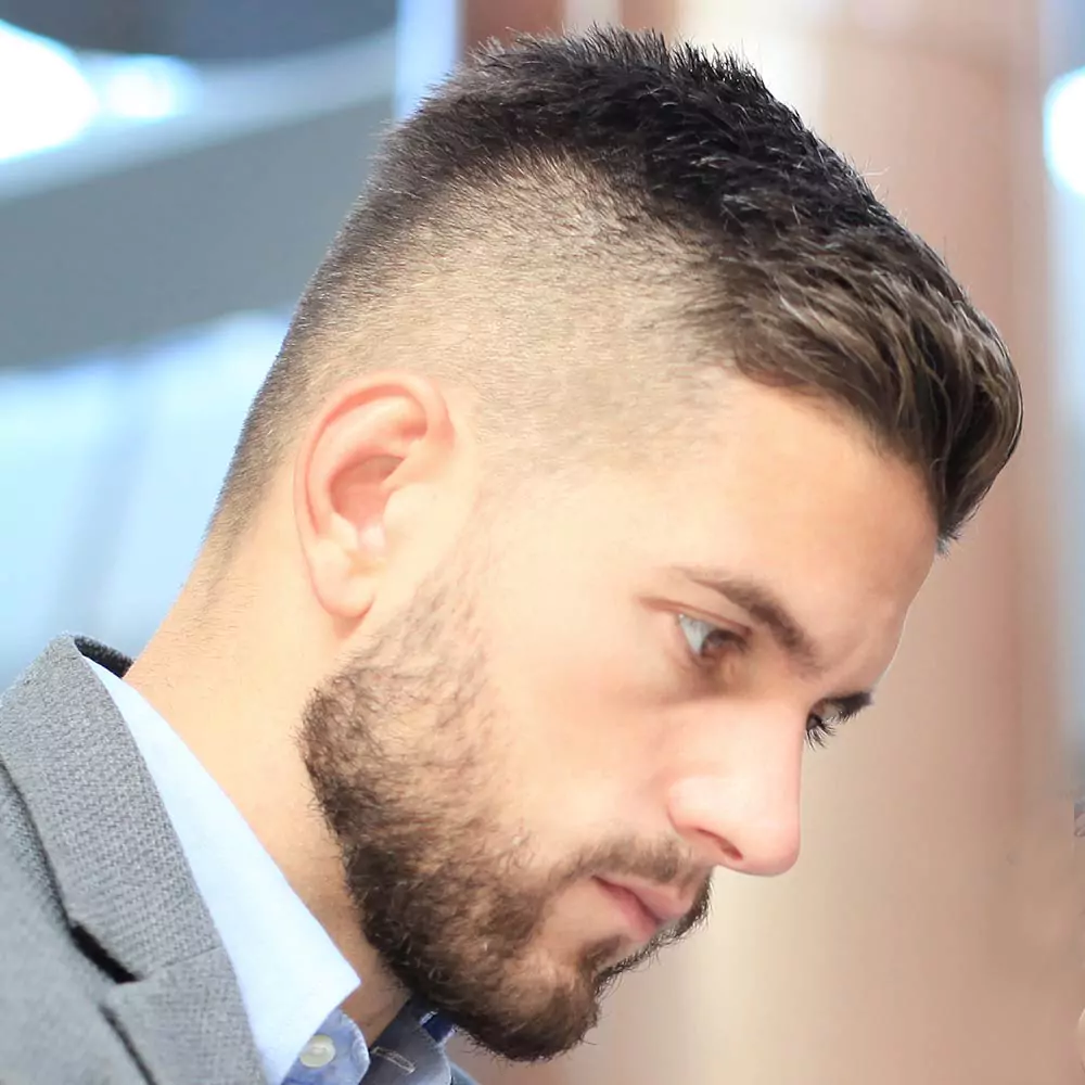 corte de pelo muy corto para hombres