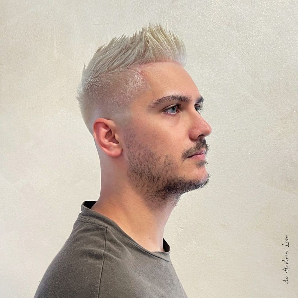 corte de pelo descolorido de los hombres