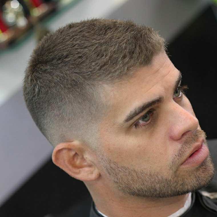 corte de pelo con cepillo