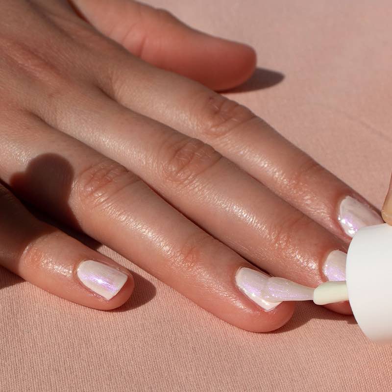 hoe je kunt voorkomen dat witte nagellak vergeelt