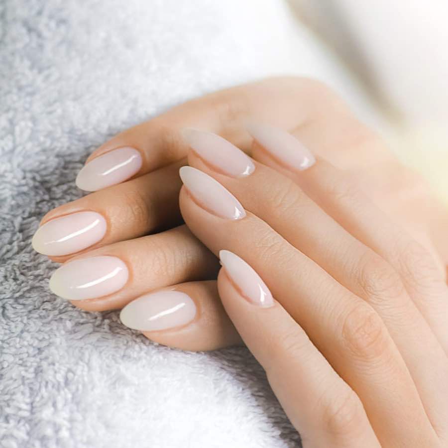 hoe je kunt voorkomen dat witte nagellak vergeelt