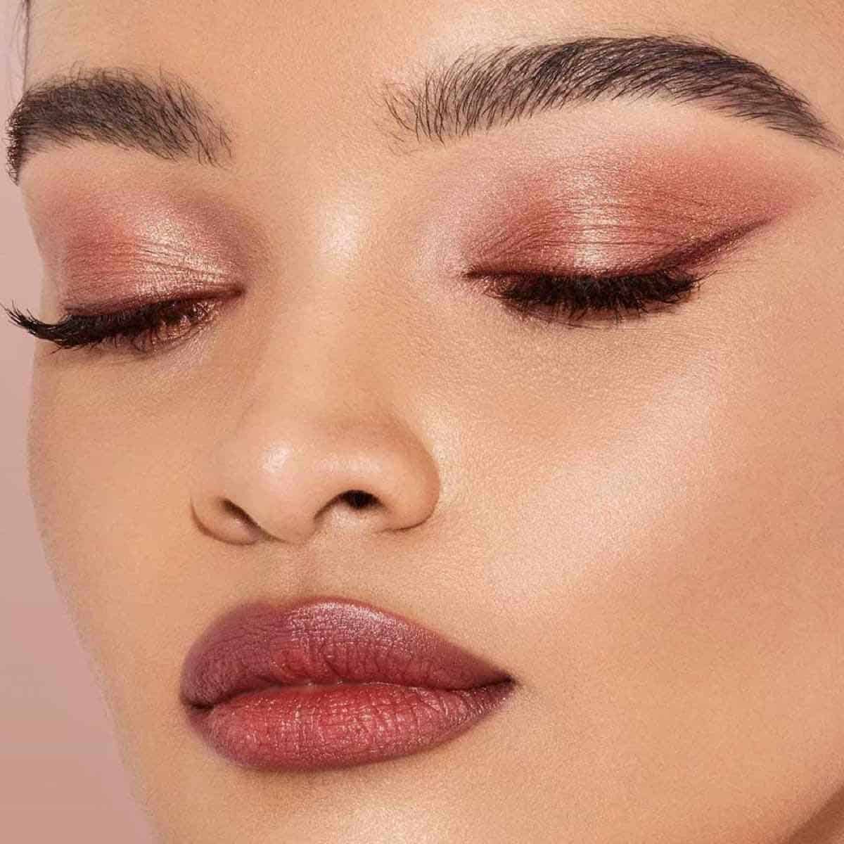 Burgunder-Make-up