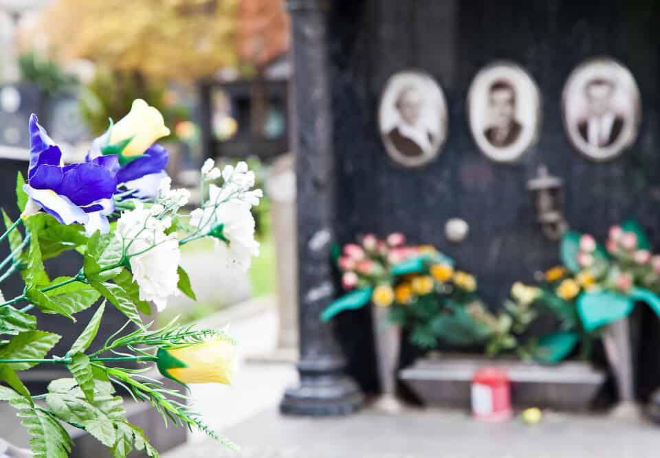 Fotoceramiche funerarie a Milano