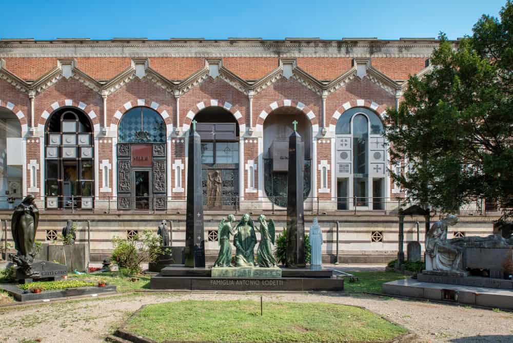 Una Guida ai Cimiteri di Milano: Storia, Arte e Cultura