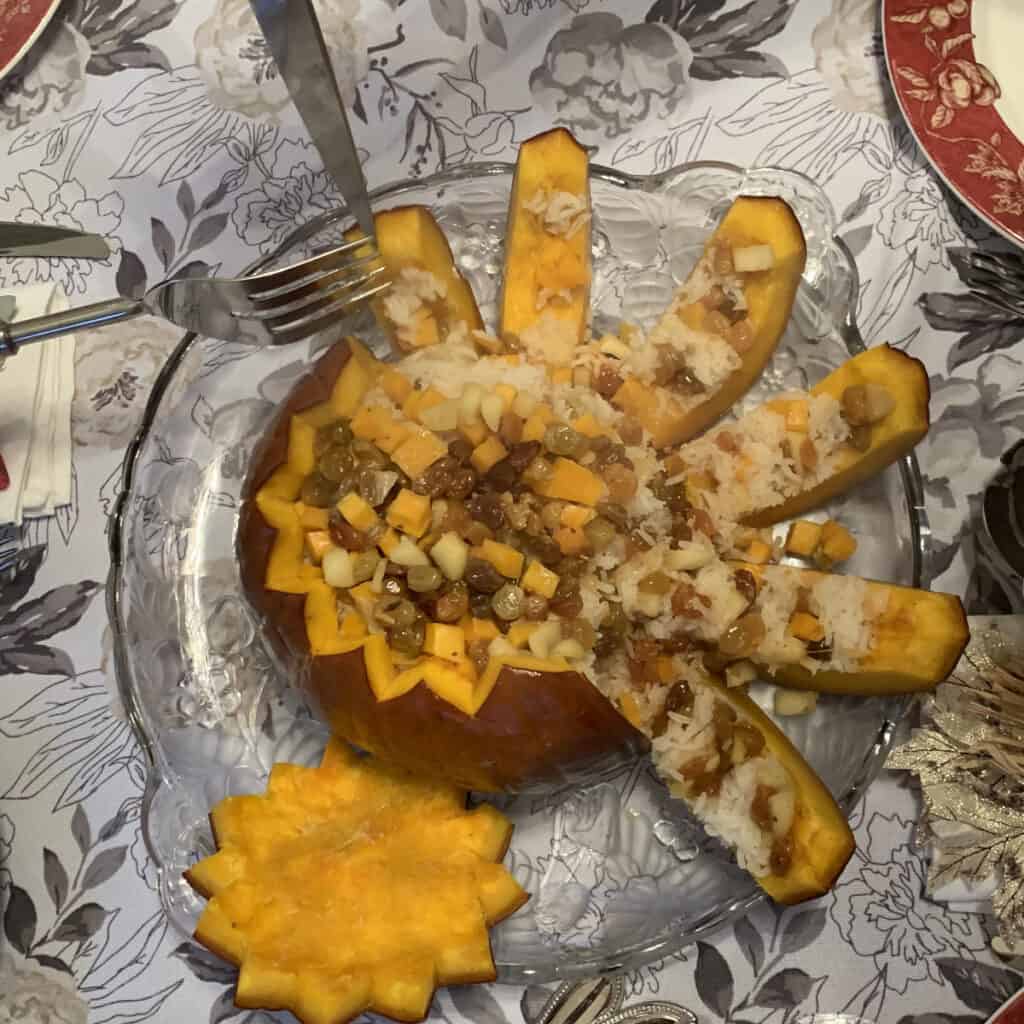 Cutting ghapama into wedges for serving.