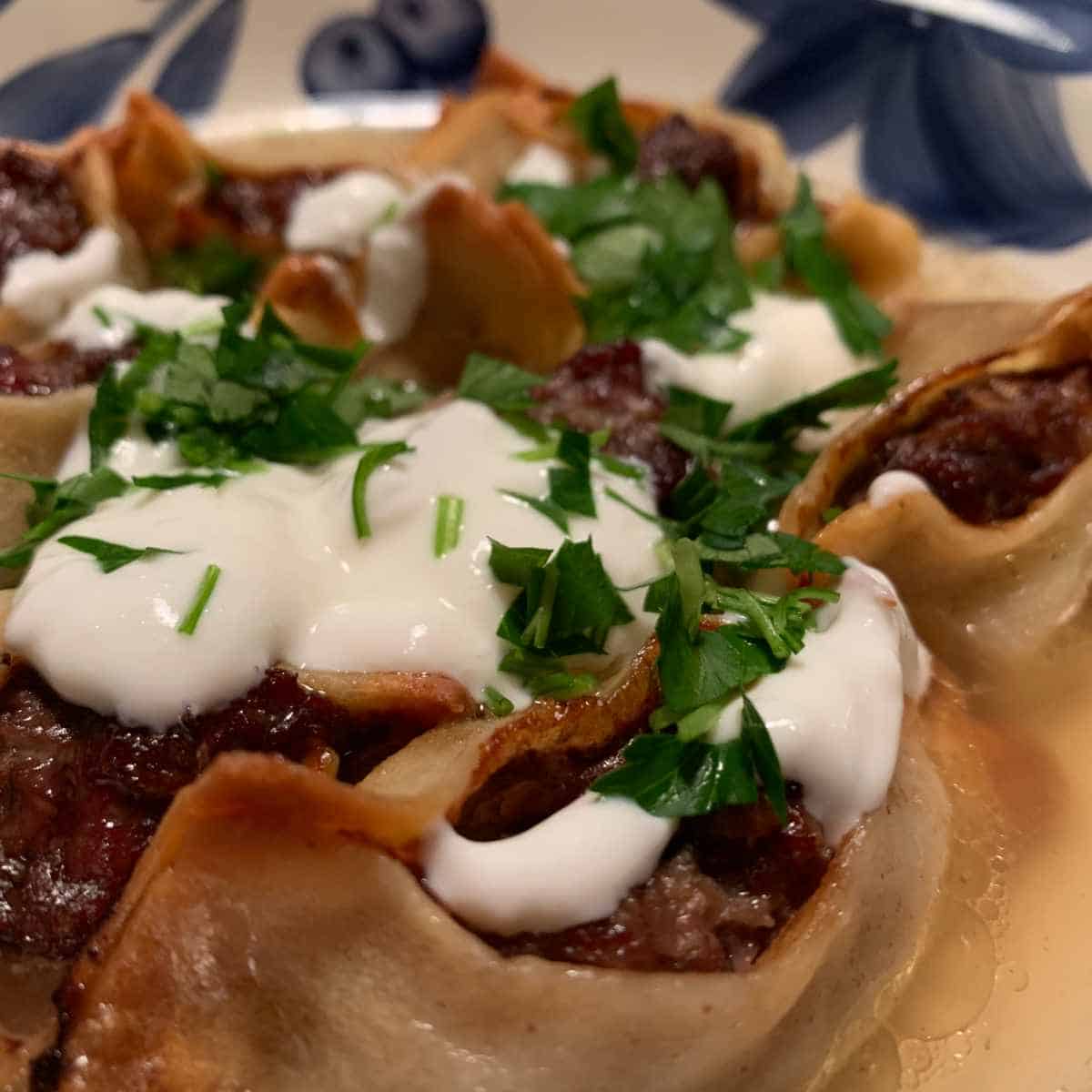 Manti with garlic sauce