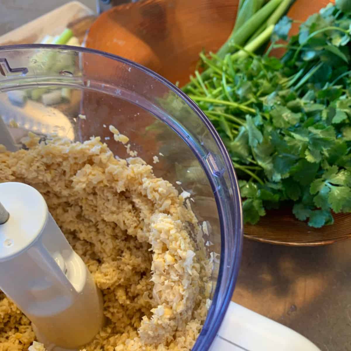 Chickpeas in food processor.
