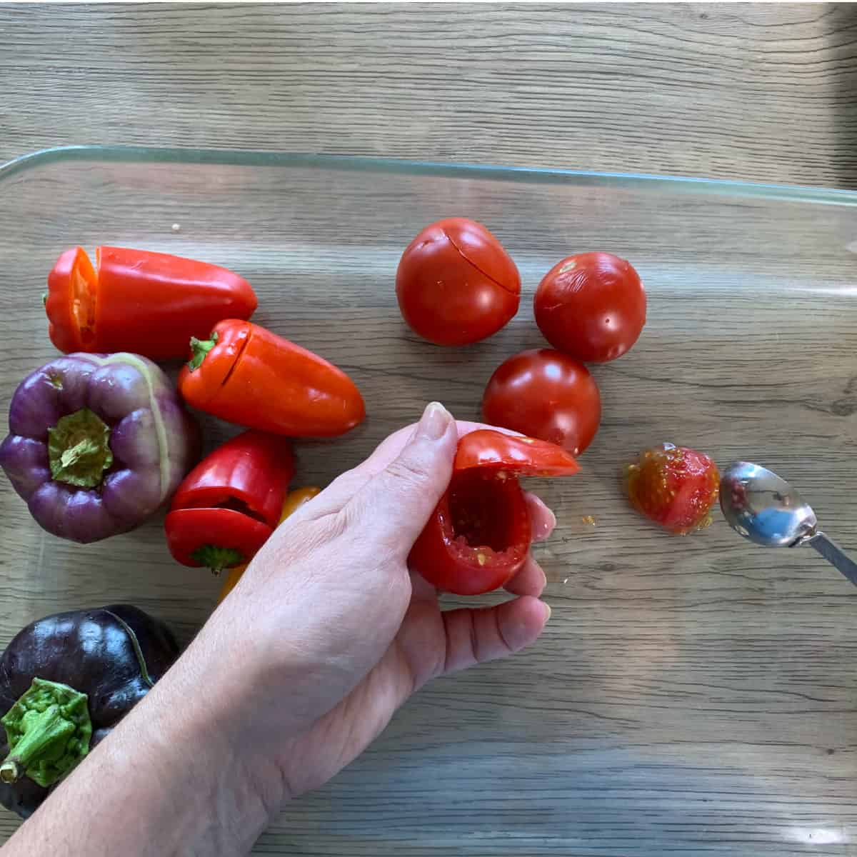 The tomatoes with core removed for tolma.