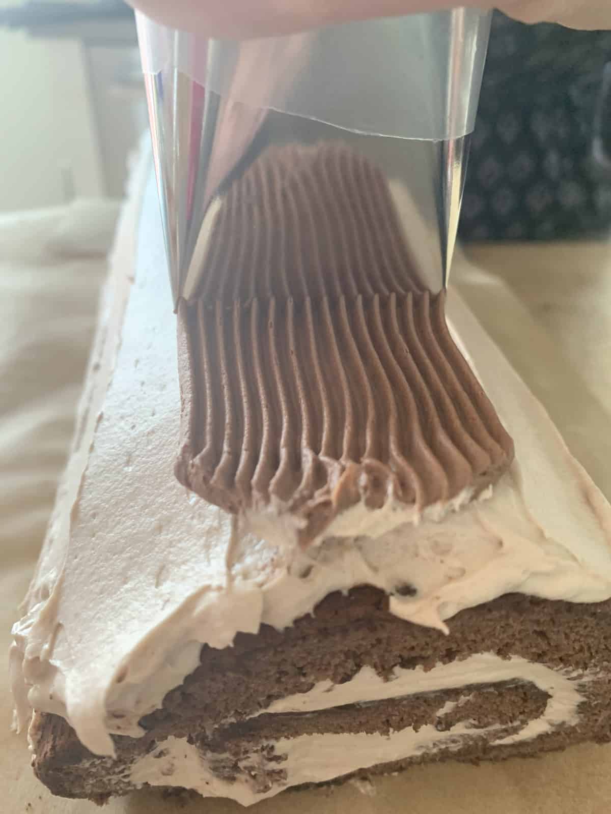 Yule Log Piping Frosting P 3