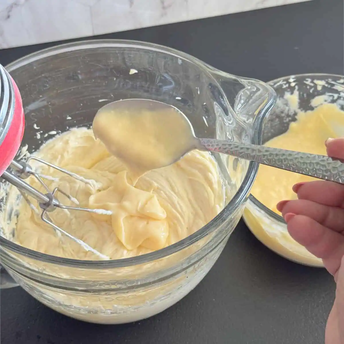 Adding pastry cream to whipped butter.