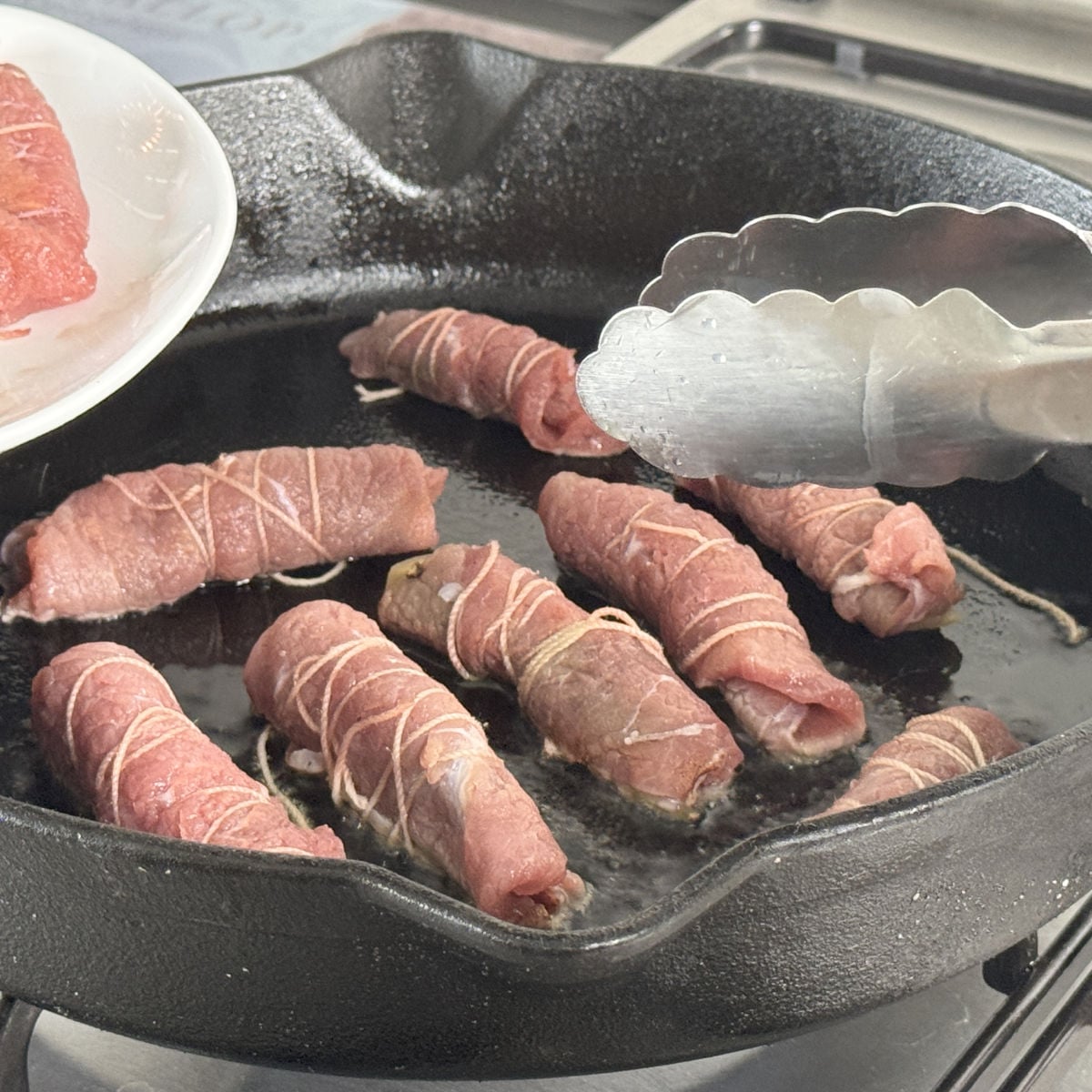 Process shots o making roasto, searing the rolls.