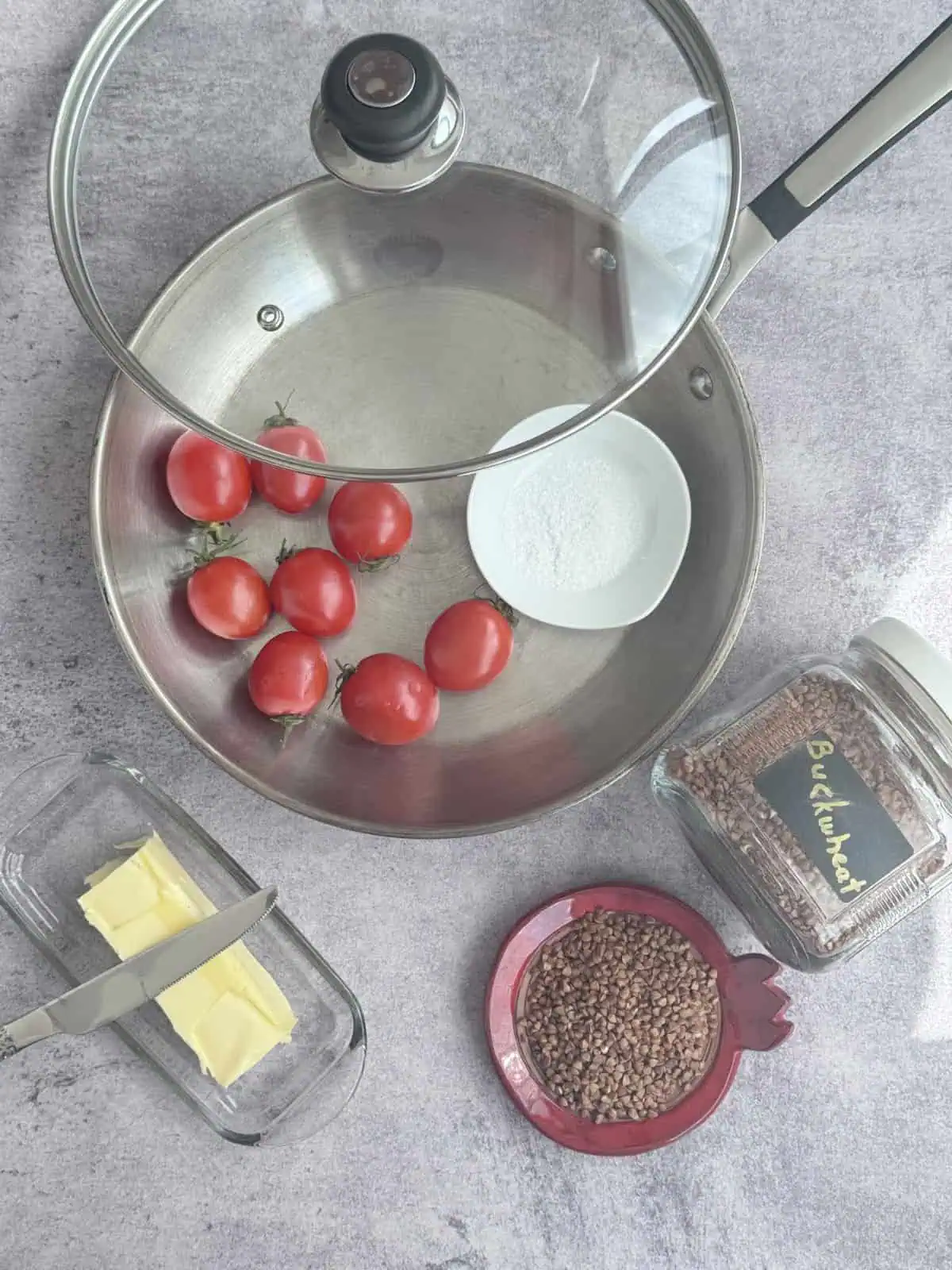 Ingredients for making buckwheat pilaf.