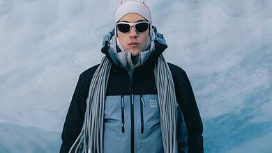 Woman in Tindur GORE-TEX Pro jacket and pants in snowy mountain landscape.
