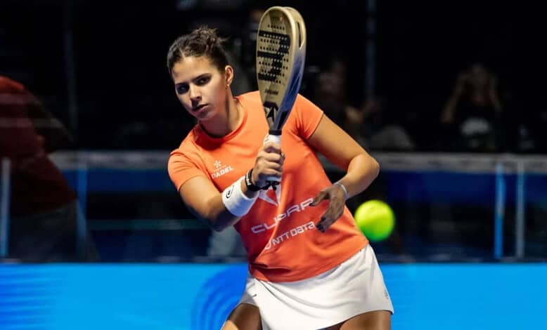 Delfi Brea, top padel player, preparing to hit the ball during a match.