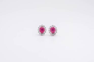 Orecchini in oro bianco, rubini e diamanti