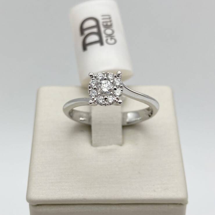 Anello solitario in oro bianco e diamanti Davite&Delucchi