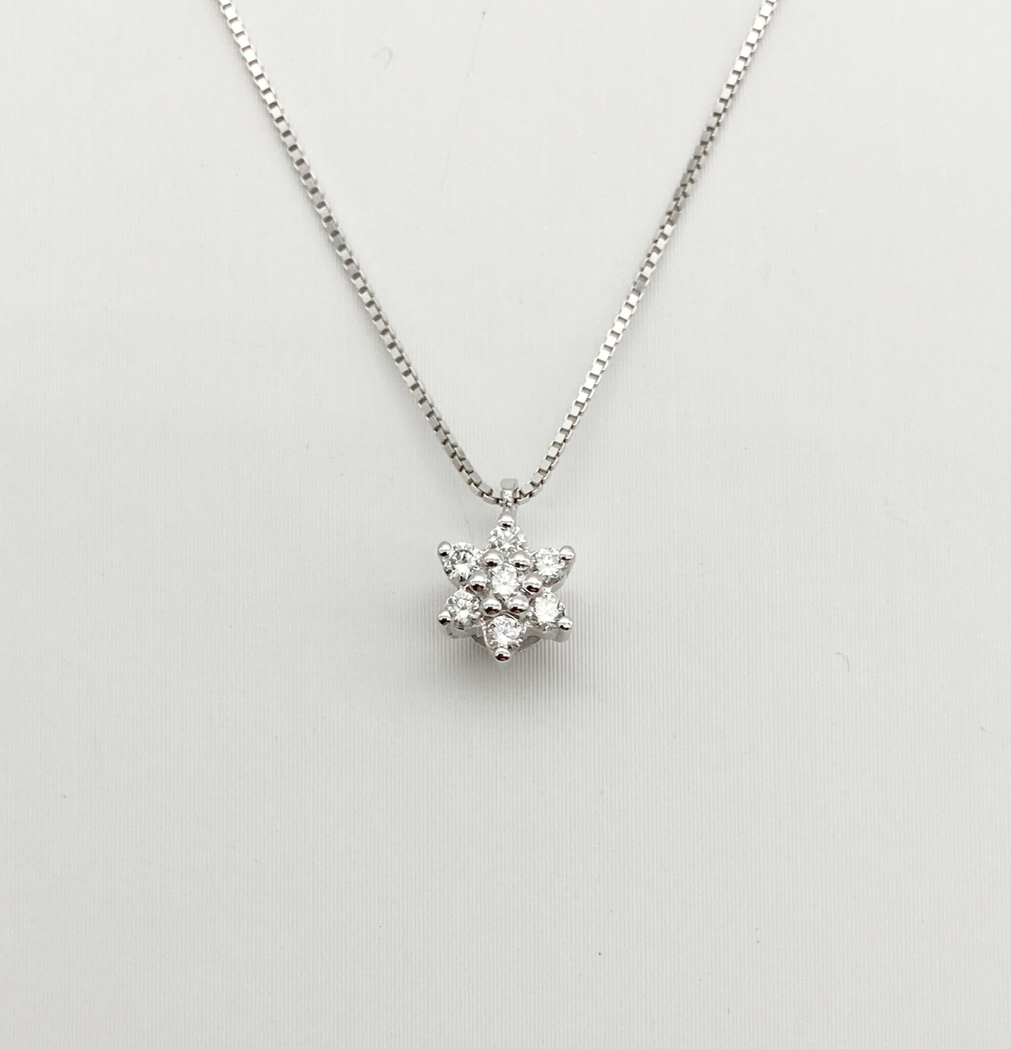 Collana fiore di  diamanti