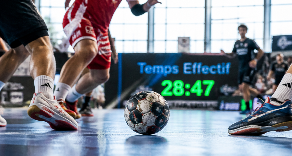 Durée d&rsquo;un match de handball : 60 minutes de jeu effectif et les 3 exceptions qui changent tout