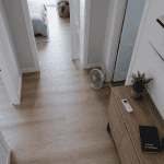 Clim dans couloir pour refroidir les chambres, vue d'ensemble moderne