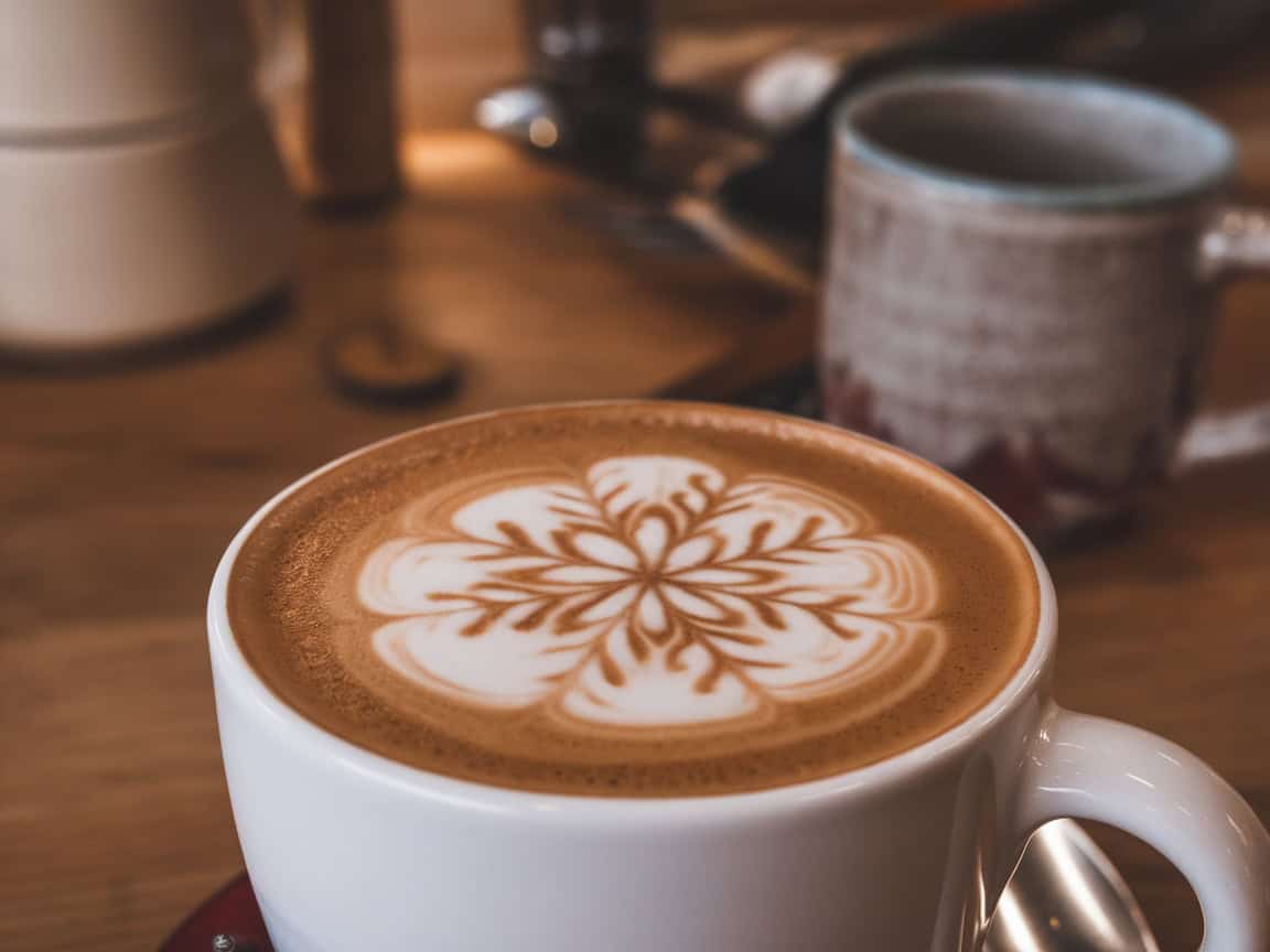 Master 13 Stunning Coffee Latte Art Recipes at Home 12 13. Snowflake Design Latte Art
