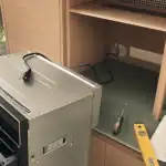 Installer un four encastrable : vérifier ventilation et circuit 20A avant pose