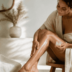 huile de coco sur le corps femme applique sur jambes