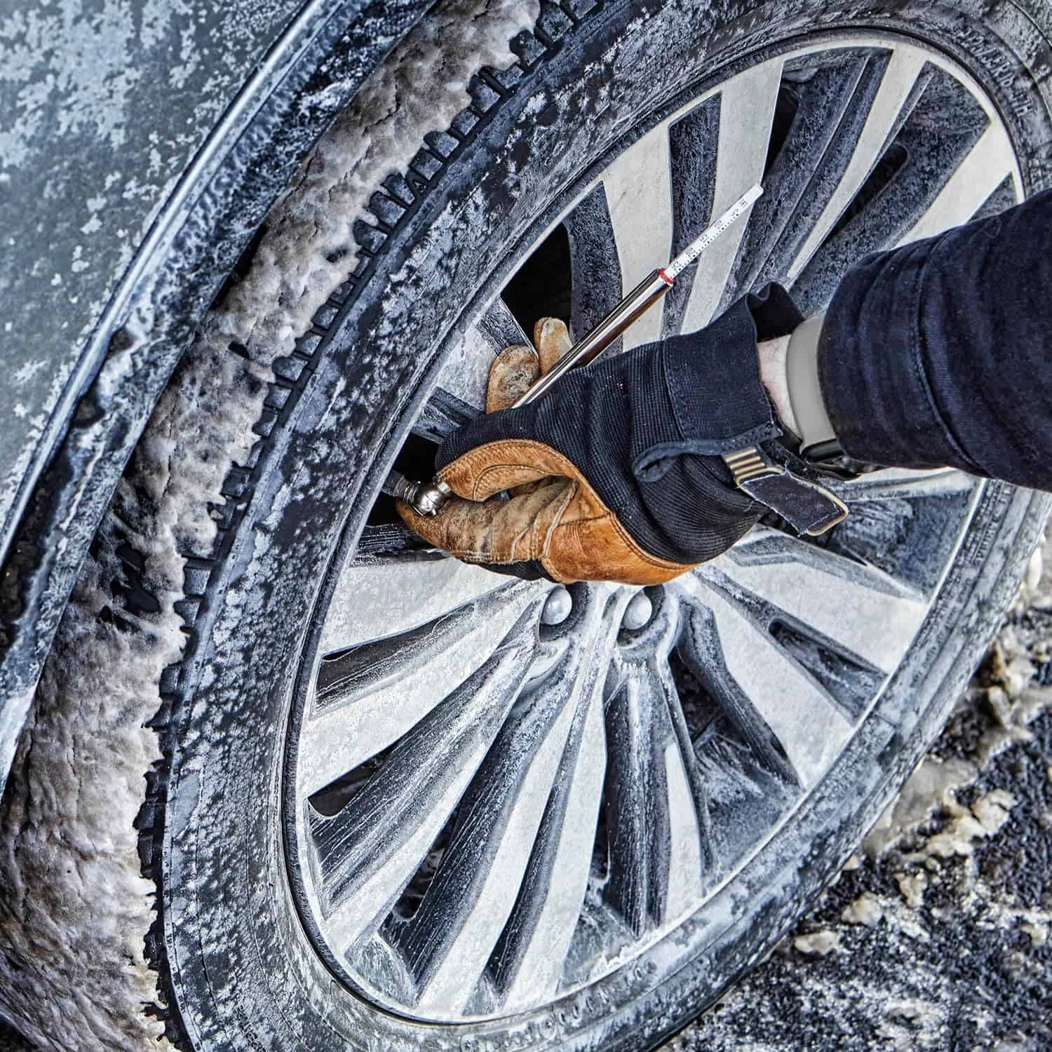 Milton S-921 Pencil Tire Pressure Gauge, Passenger Car, With Built-in Deflator Valve, Durable Plated Brass, Pressure Measured In PSI & kPa