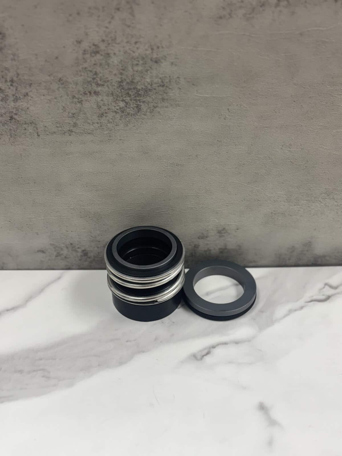 Speck BADU Block mechanical seal for 80/200, 100/250, 150/250 and similar BADU Block pumps Speck BADU Block mechanical seal for 50/250 and 65/200 BADU Block pumps