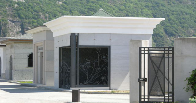 Porte in vetro o in ferro per cappelle cimiteriali