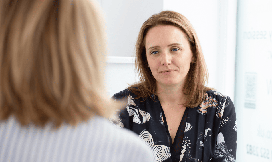 Doctor consulting with a patient, symbolising the importance of responsible oversight and collaboration in the use of GLP-1 weight loss medications.