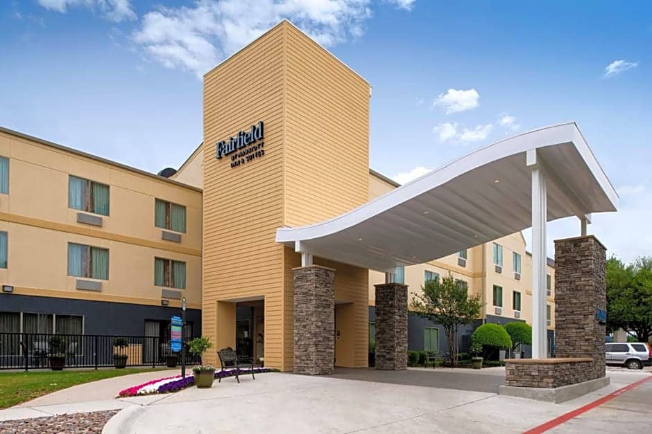 Fairfield Inn Arlington Six Flags near AT&T Stadium Dallas