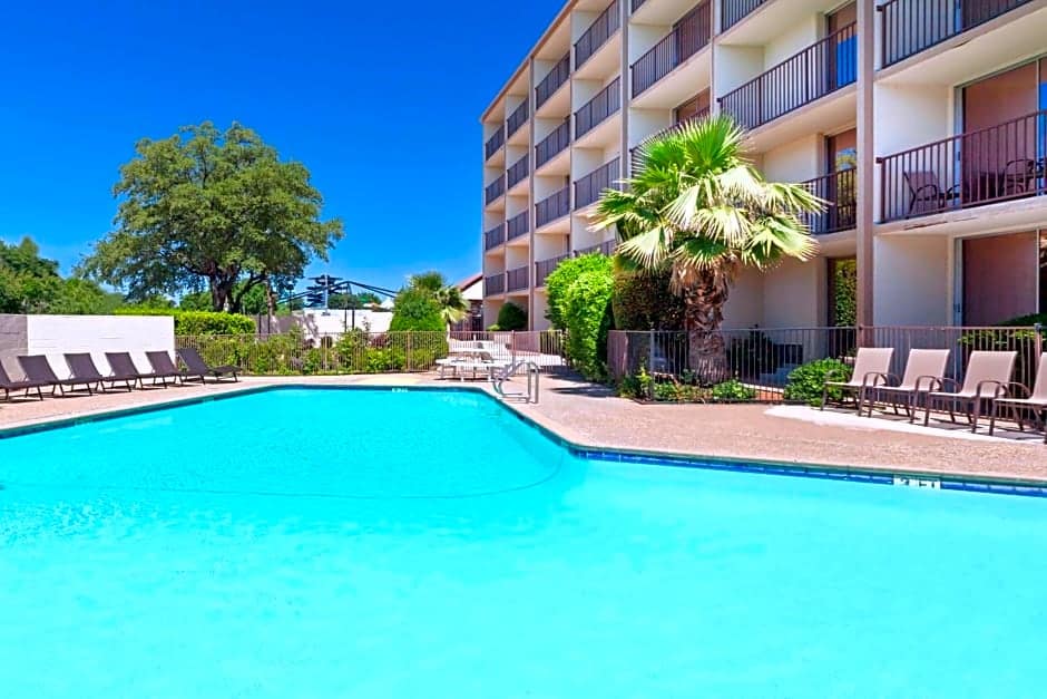 Howard Johnson by Wyndham Arlington near AT&T Stadium Dallas