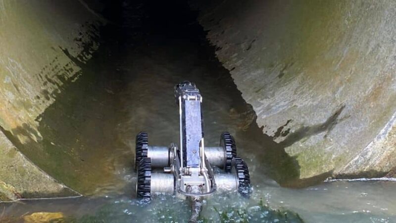 Sewage surveys using cameras and robots
