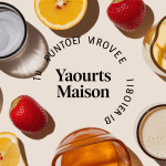 Yaourts différents dans des pots en verre avec ingrédients frais