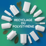 Objets polystyrène en cercle avec symbole recyclage