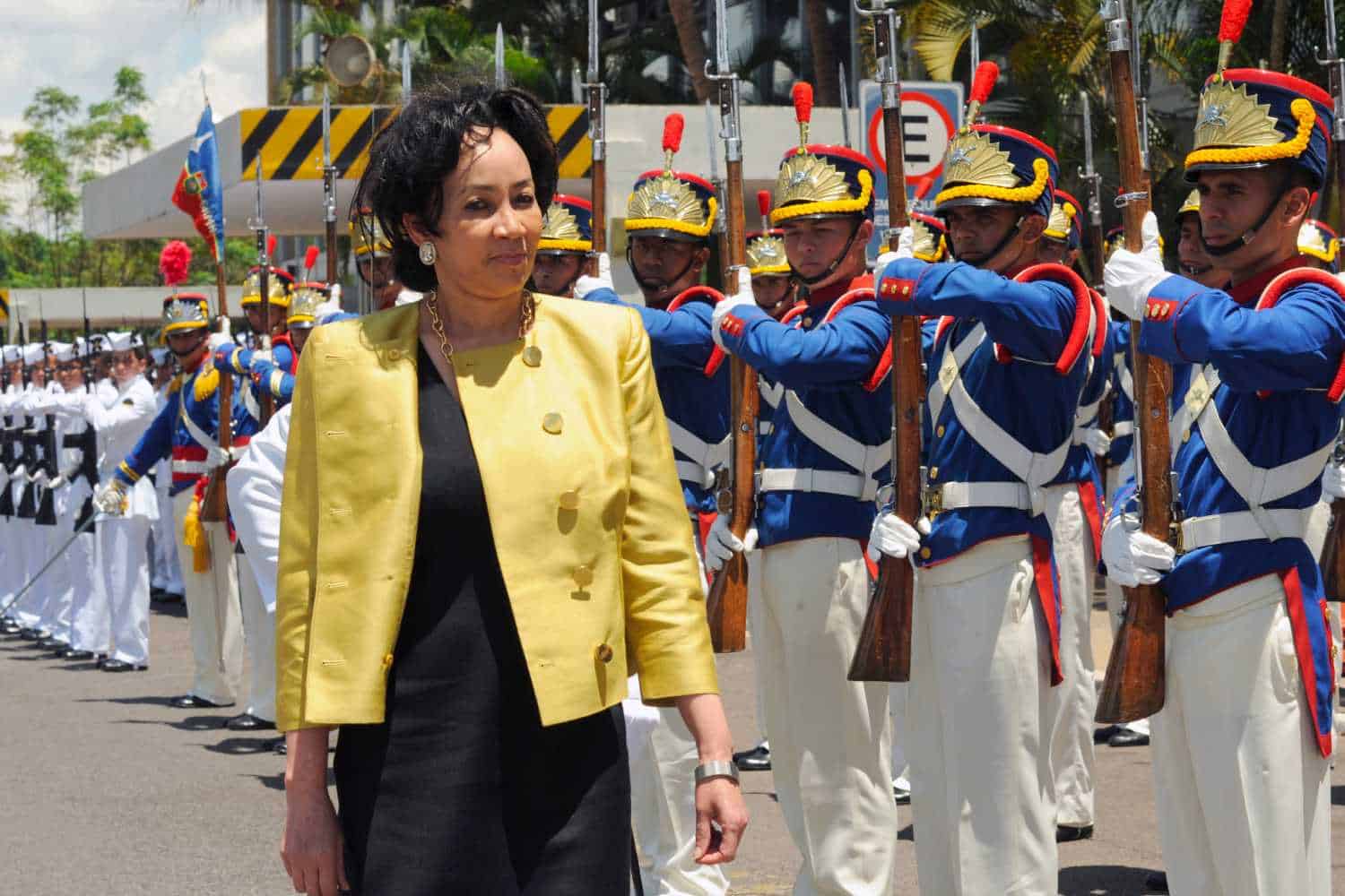 lindiwe sisulu
