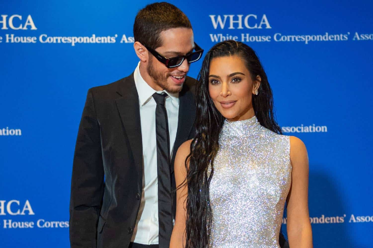 Kim kardashian Pete davidson fireplace