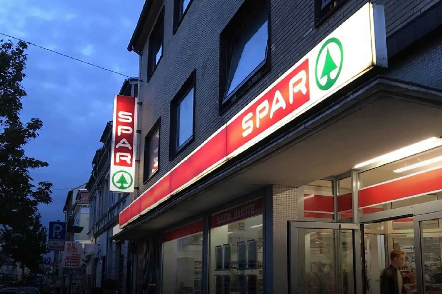 spar lady video