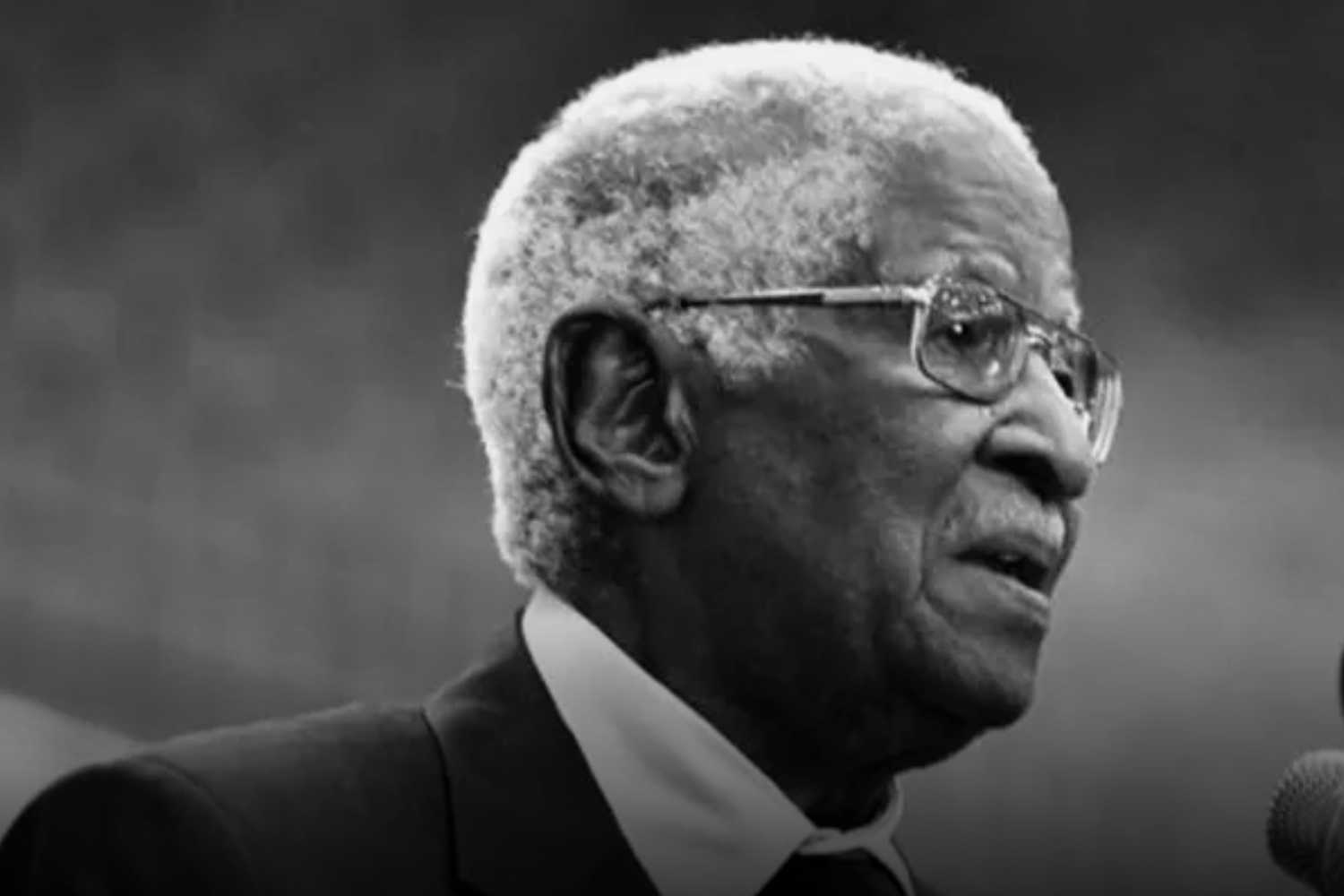 dr sam motsuenyane death