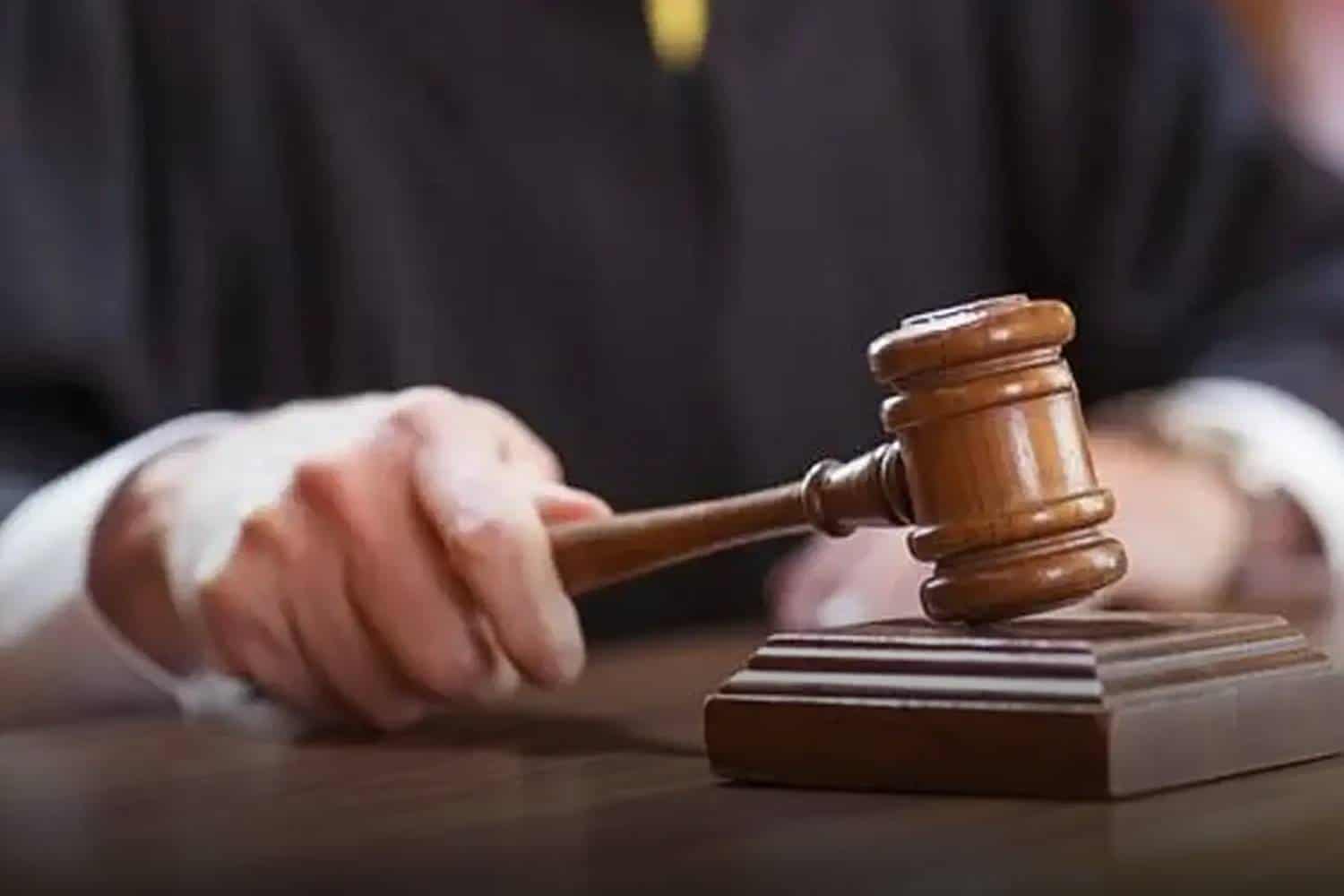 gavel court