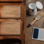 Peindre un meuble merisier ponçage et outils