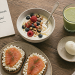 Petit dej proteiné rapide avec Skyr, saumon, smoothie